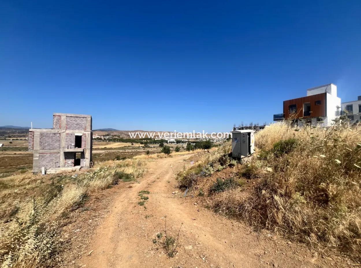 Land For Sale In Seferihisar Çevrekent Complex With Villa Zoning