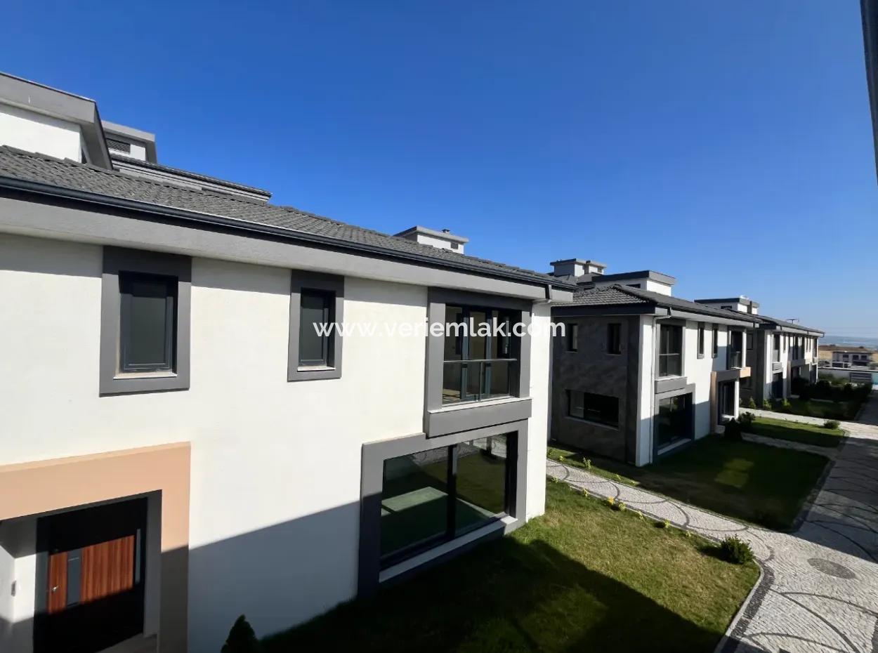 4 1,200M2 Detached New Villas In Seferihisar Gözsüzler