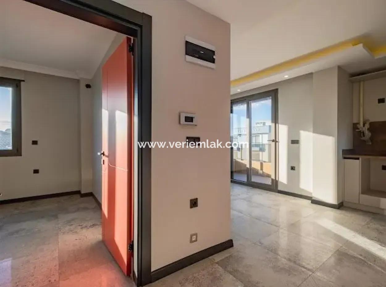 2 1 Apartment For Sale In Seferihisar Camikebir Neighborhood, Free Of Cost, Balcony, Corner Location