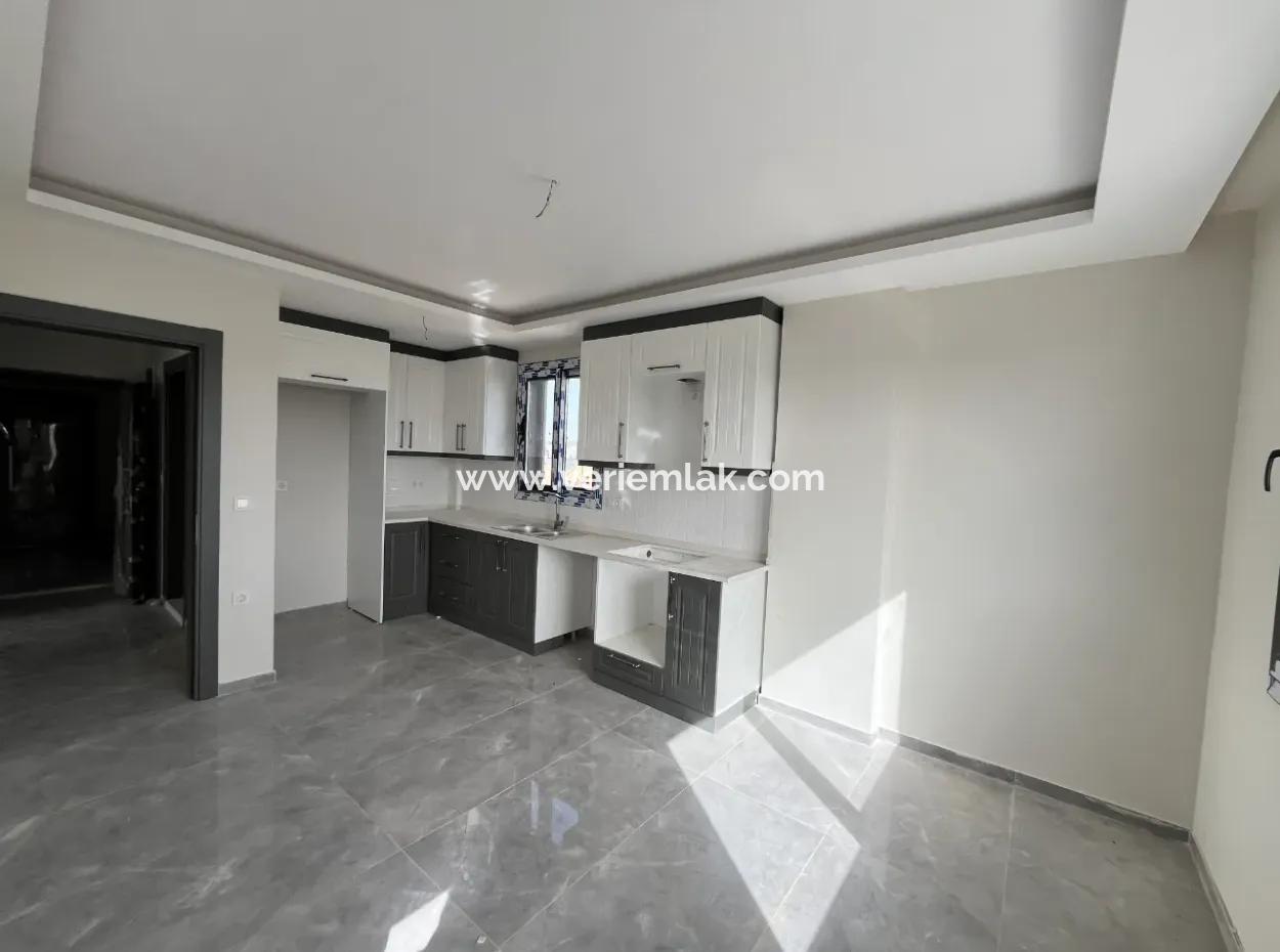 Luxury And Comfortable Life In The Gözsüzler Region: 2 1 Discrete Layout Apartment