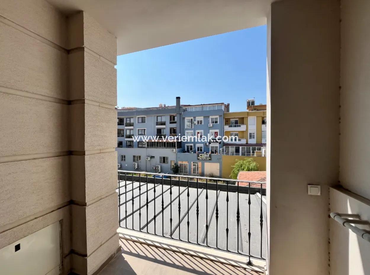 Spacious And Modern Apartment For Sale In The Heart Of Seferihisar, Next To The Courthouse!