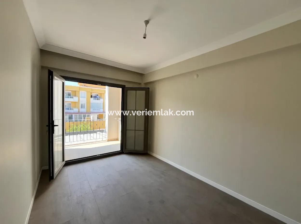 Spacious And Modern Apartment For Sale In The Heart Of Seferihisar, Next To The Courthouse!