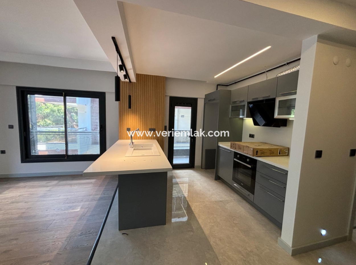 Apartment For Rent In A Brand New Building With Parking In Karşıyaka Bahçelievler