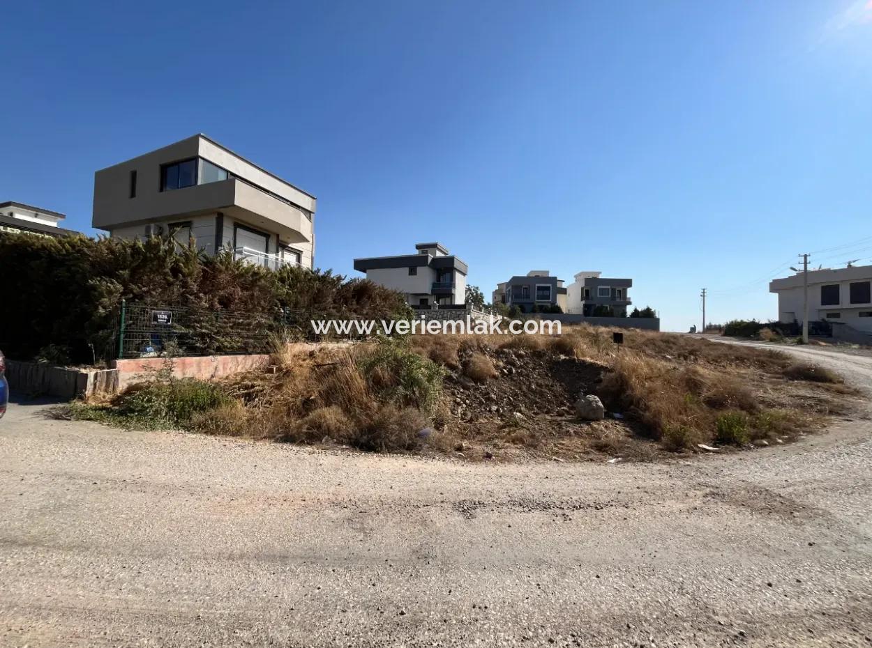 Corner Parcel Land For Sale In Seferihisar Akarca, Within Walking Distance Of The Blue Flag Beach!