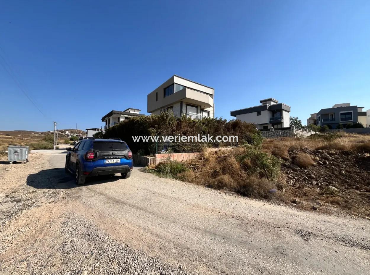 Corner Parcel Land For Sale In Seferihisar Akarca, Within Walking Distance Of The Blue Flag Beach!