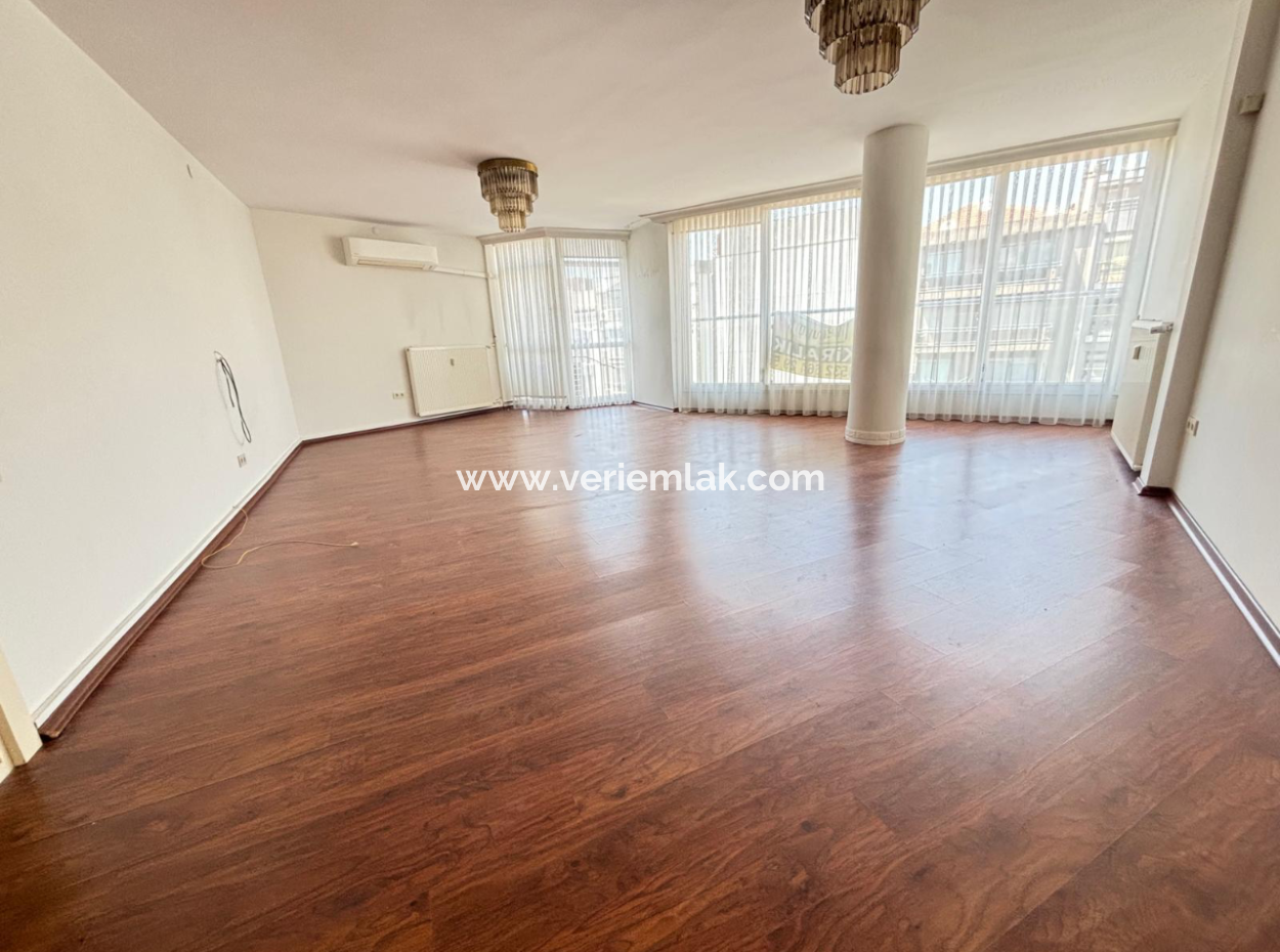 Renovated Apartment For Rent On Alsancak Cumhuriyet Boulevard