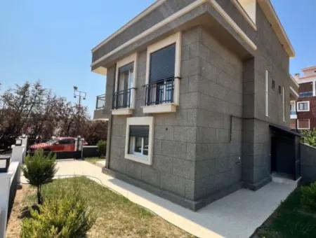 The Address Of Escape From The City! Brand New Villa With Large Garden And Corner Location - Çolakibrahimbey Mahallesi