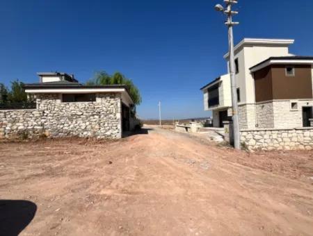 440 M² Villa Zoned Land To Make A Premium In Seferihisar Düzce Neighborhood