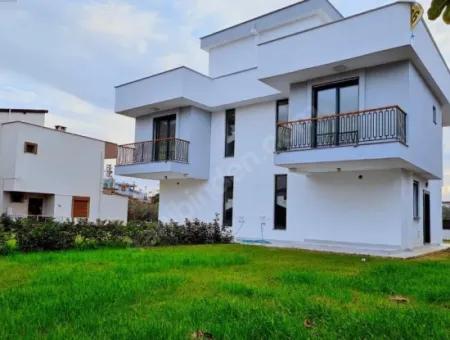 Unique Detached Duplex Villa Close To The Sea In Seferihisar Akarca!