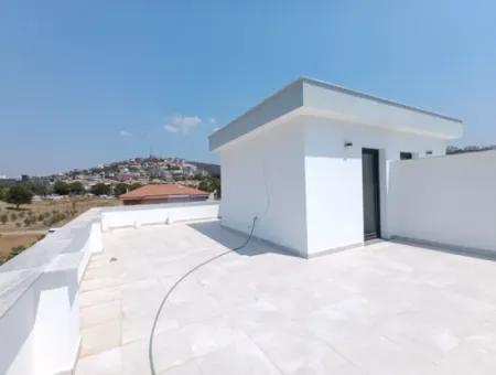 Unique Detached Duplex Villa Close To The Sea In Seferihisar Akarca!