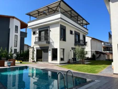 Opportunity To Rent A Furnished Luxury Villa In Seferihisar Sığacık!