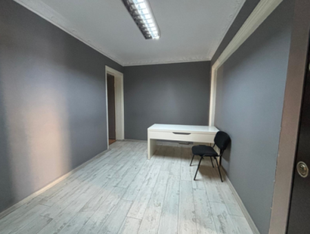 2Nd Floor Rental Office/Office On Alsancak Kıbrıs Şehitleri Street Above The Warehouse Store