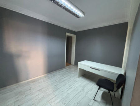 2Nd Floor Rental Office/Office On Alsancak Kıbrıs Şehitleri Street Above The Warehouse Store