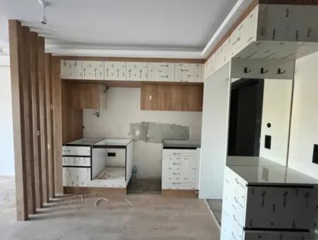 1 1.5 Flat For Sale On The Seferihisar-Kusadasi Road, In A New Building With A Wide Usage Area