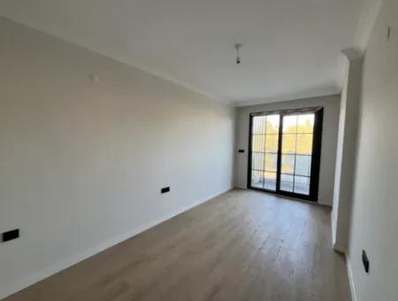 1 1.5 Flat For Sale On The Seferihisar-Kusadasi Road, In A New Building With A Wide Usage Area