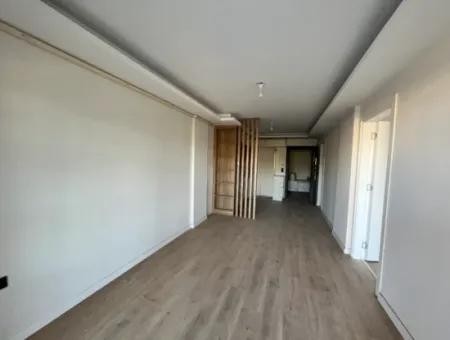 1 1.5 Flat For Sale On The Seferihisar-Kusadasi Road, In A New Building With A Wide Usage Area