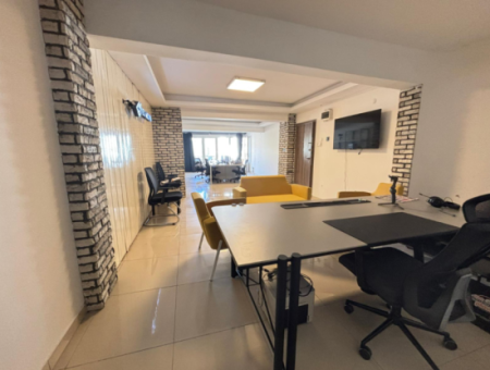 1St Floor Renovated Rental Office/Office On Alsancak Kıbrıs Martyrs Street Above The Warehouse Store