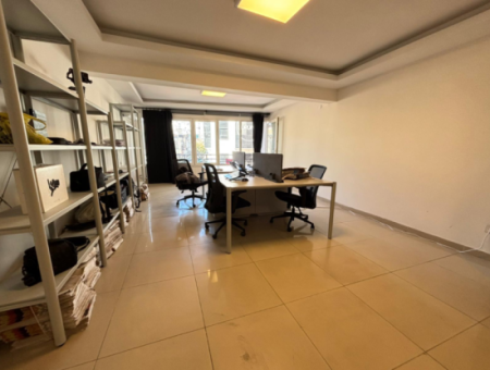 1St Floor Renovated Rental Office/Office On Alsancak Kıbrıs Martyrs Street Above The Warehouse Store