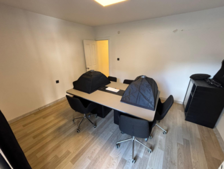 1St Floor Renovated Rental Office/Office On Alsancak Kıbrıs Martyrs Street Above The Warehouse Store