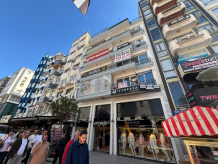 1St Floor Renovated Rental Office/Office On Alsancak Kıbrıs Martyrs Street Above The Warehouse Store