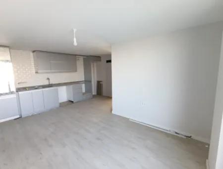 Brand New 1 1 Apartment With Large Balcony In Seferihisar Gözsüzler