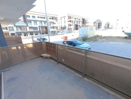 Brand New 1 1 Apartment With Large Balcony In Seferihisar Gözsüzler