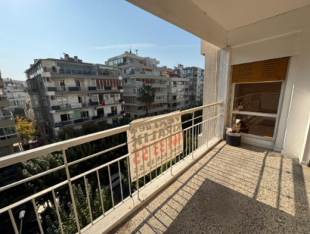 Alsancak Reyhan Patisserie Circle Apartment For Rent