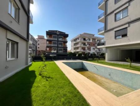 Seferihisar Camiikebir District, Gözsüzler District, Corner Location, Pool Complex In A Brand New 2 1 Apartment!