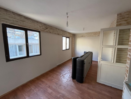 An Unmissable Opportunity Apartment On The 3Rd Floor Close To The Martyrs Of Cyprus In Alsancak!