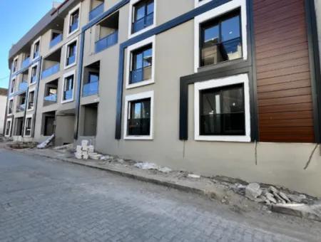 Apartment For Rent In The Center Of Seferihisar, Corner Location, Brand New 1 1