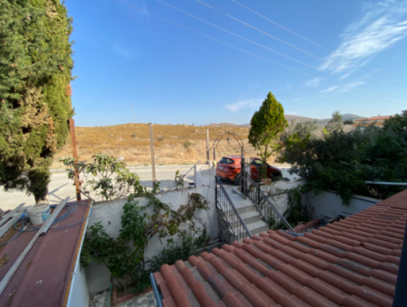 Seferihisar Çolakibrahim Bey Mah. Detached Villa For Sale With Large Garden