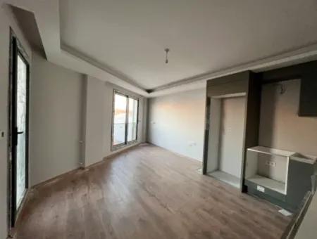 Brand New Apartment In Seferihisar Çolakibrahimbey Neighborhood, Close To The Center Of The Bazaar!