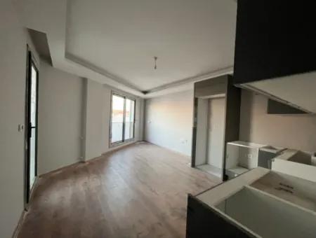 Brand New Apartment In Seferihisar Çolakibrahimbey Neighborhood, Close To The Center Of The Bazaar!