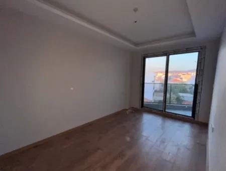 Brand New Apartment In Seferihisar Çolakibrahimbey Neighborhood, Close To The Center Of The Bazaar!