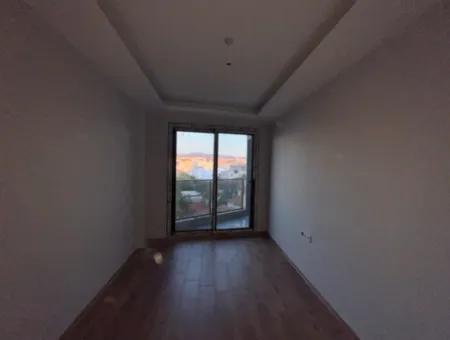 Brand New Apartment In Seferihisar Çolakibrahimbey Neighborhood, Close To The Center Of The Bazaar!