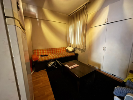 An Unmissable Opportunity Near Alsancak Dutlu Street! Located In The Heart Of The City, Near Alsancak Dutlu Street, Our 3 1 Apartment Is Waiting For You!