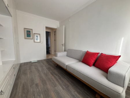 In The Center Of Life In Alsancak, Next To The Tram In Poet Eşref, Renovated 3 1 Apartment For Rent!