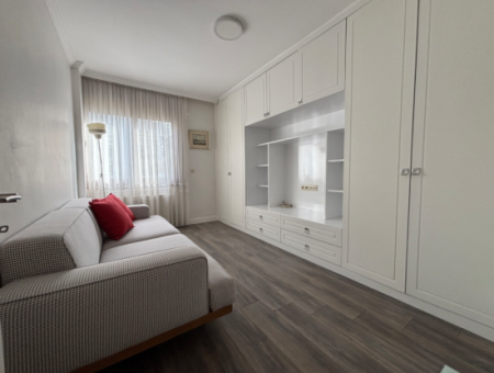 In The Center Of Life In Alsancak, Next To The Tram In Poet Eşref, Renovated 3 1 Apartment For Rent!