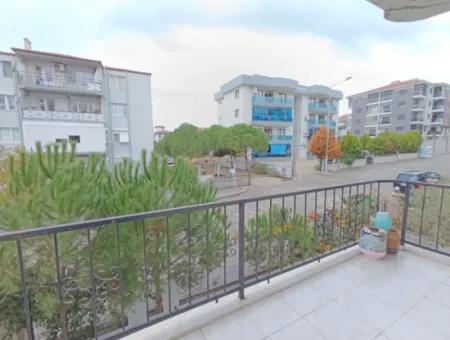 Large And Economical Apartment For Rent In Seferihisar Camikebir Neighborhood