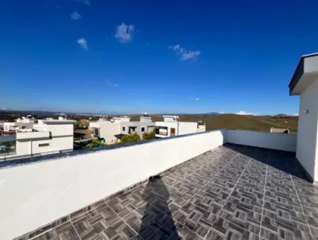 Fully Detached 3 In 1 Modern And Comfortable Duplex Villa In Akarca, Seferihisar