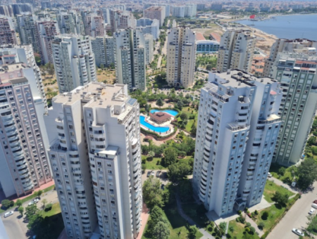 Apartment For Rent With Pool In Karşiyaka Mavisehir Albatros Site