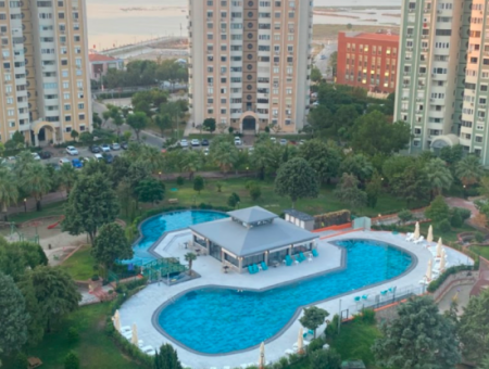 Apartment For Rent With Pool In Karşiyaka Mavisehir Albatros Site