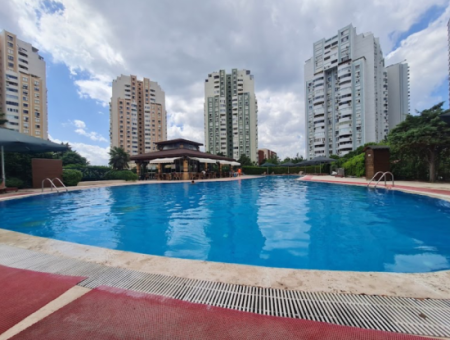 Apartment For Rent With Pool In Karşiyaka Mavisehir Albatros Site