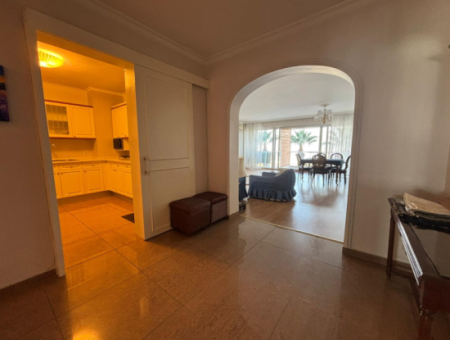 Luxury Mansion Apartment With Sea View And En-Suite Bathroom In Göztepe!