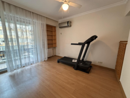 Luxury Mansion Apartment With Sea View And En-Suite Bathroom In Göztepe!