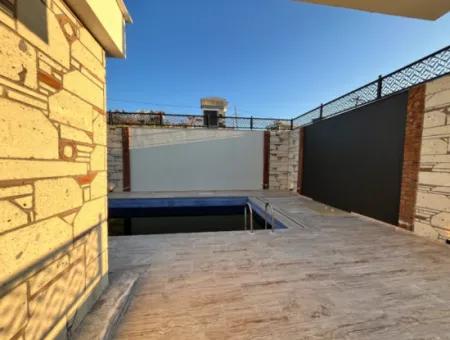 5 In 1, Brand New Villa With Detached Pool, Sea View, Large Garden And Beach In Akarca