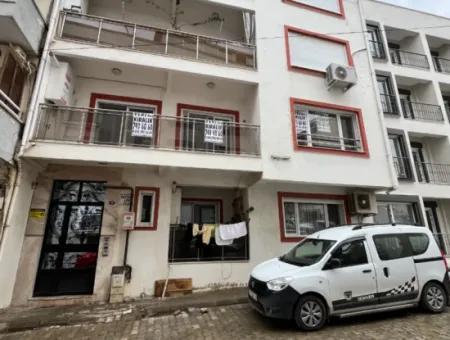 Comfortable 3 1 Apartment For Rent In Seferihisar Hidirlik Neighborhood