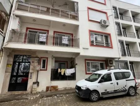 Comfortable 3 1 Apartment For Rent In Seferihisar Hidirlik Neighborhood