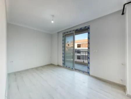 Unique New Apartment With Modern Design And Central Location In Seferihisar Gözsüzler