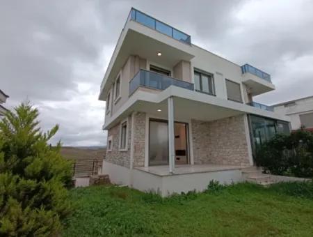 Villa With Fireplace With Sea View In Seferihisar Akarca!